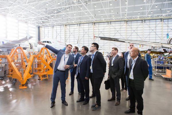 Chinese-officials-at-FL-Technics-hangar