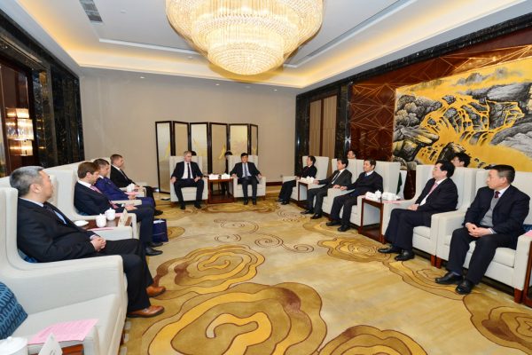 vice-governor-zhao-jiancai-meeting-the-delagation-of-aviaam-leasing-2016-01-05